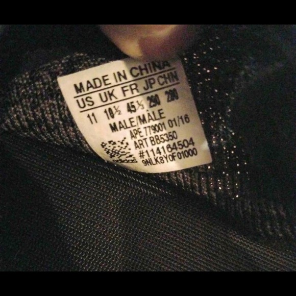 Yeezy 350 Pirate Blacks Size 11 - Picture 6 of 6